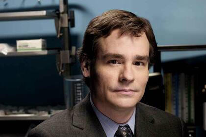 Robert Sean, como el Dr. Wilson
