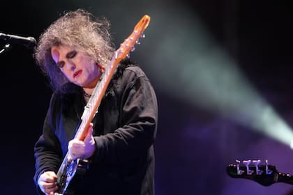 Robert Smith, de 53 años, ofició de mago ante miles de fanáticos de todas las edades