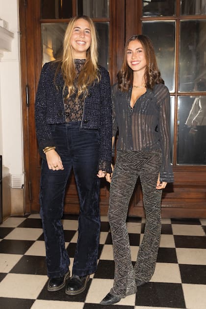 Roberta Bronzini y Alegra Antelo, nietas de Marina, dijeron presente