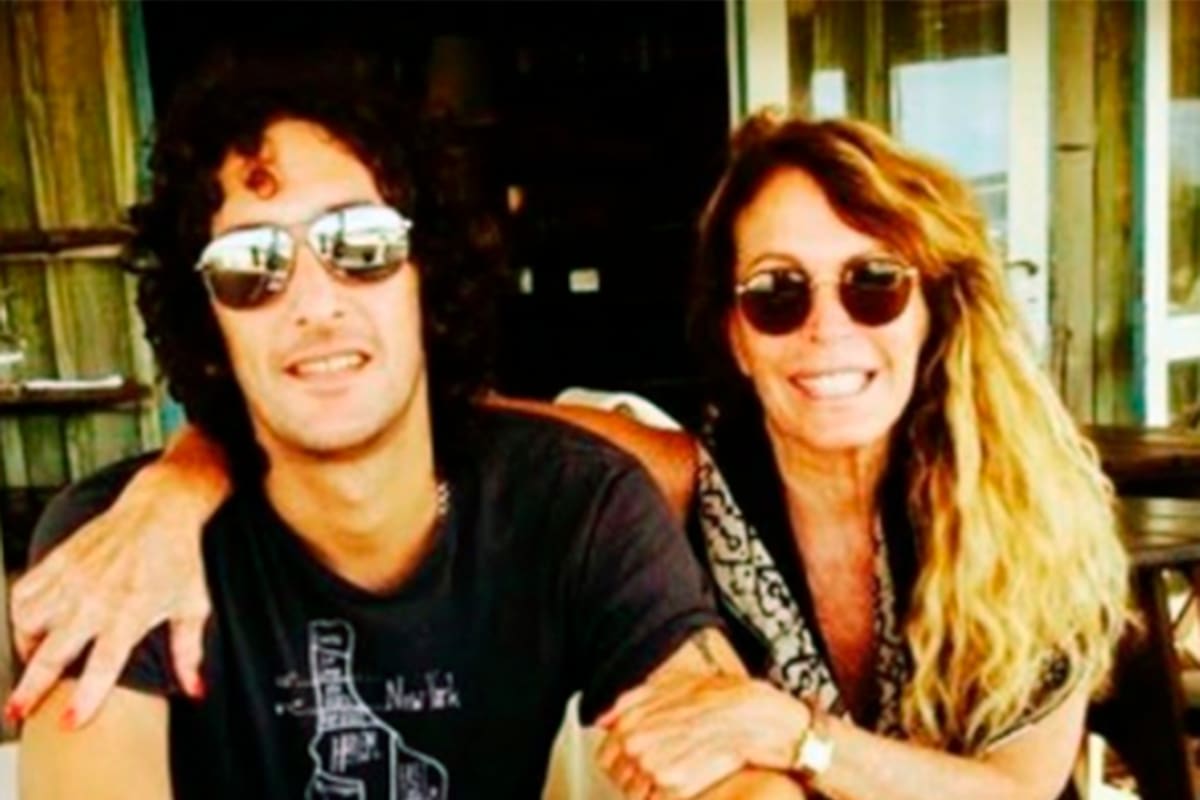 Robertino junto a su madre