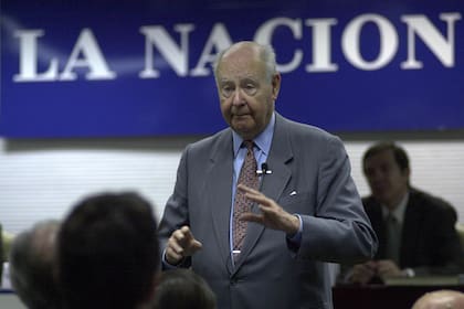 Nacido el 22 de diciembre de 1922, Alemann estudió derecho y economía en la Universidad de Buenos Aires y en Suiza
