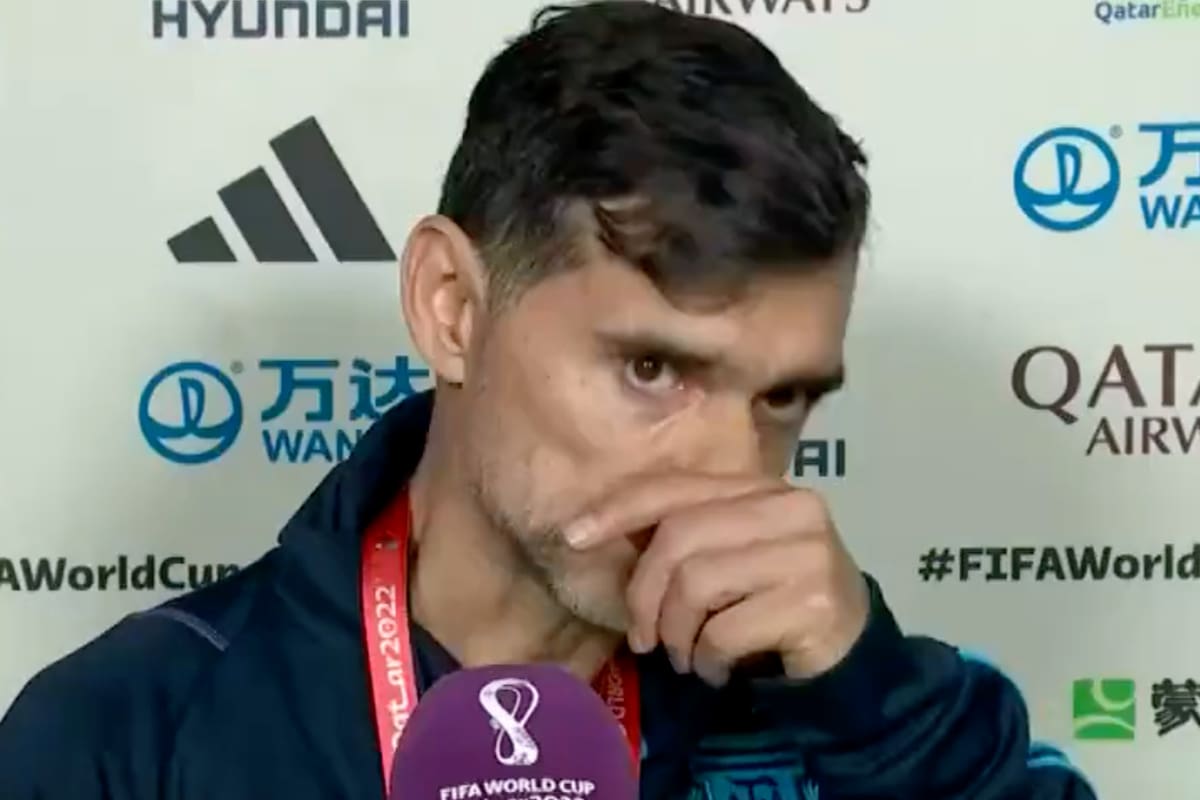 Roberto Ayala se emociona al dar una entrevista