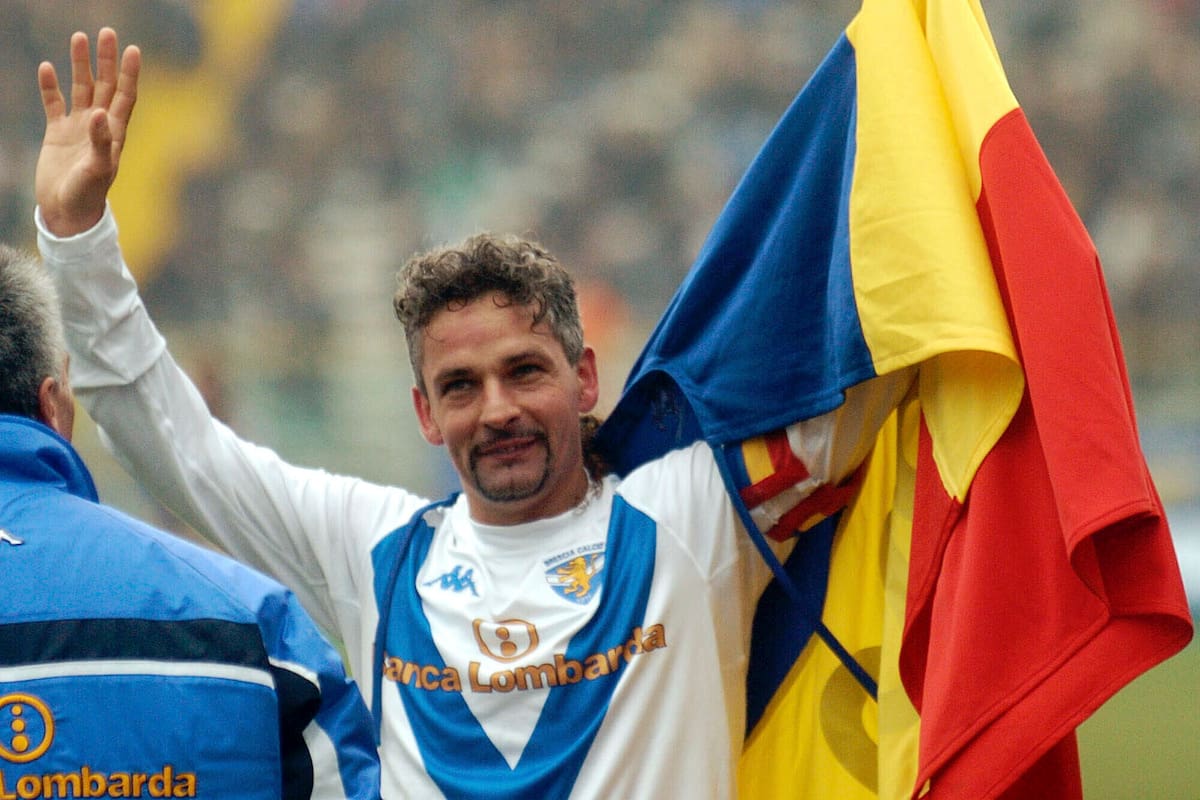 Roberto Baggio, una de las estrellas que vistió la camisera de Brescia. (AP Photo/Marco vasini, Archivo)