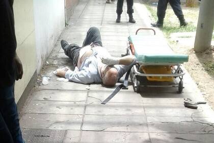 Roberto Cavana (57) estaba de compras cuando protagonizó una discusión en la cola de un supermercado en Lavalle y Humberto 1°; a la salida, fue baleado por el hombre con el que discutió momentos antes