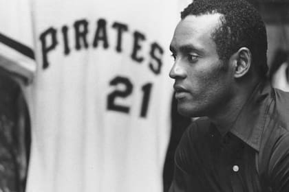 Roberto Clemente falleció de forma trágica cuando su avión se desplomó (X @piratasbeisbol)