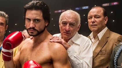 Roberto Durán, interpretado por Edgar Ramírez. Robert De Niro representó al entrenador Ray Arcel y Rubén Blades al manager Carlos Eleta