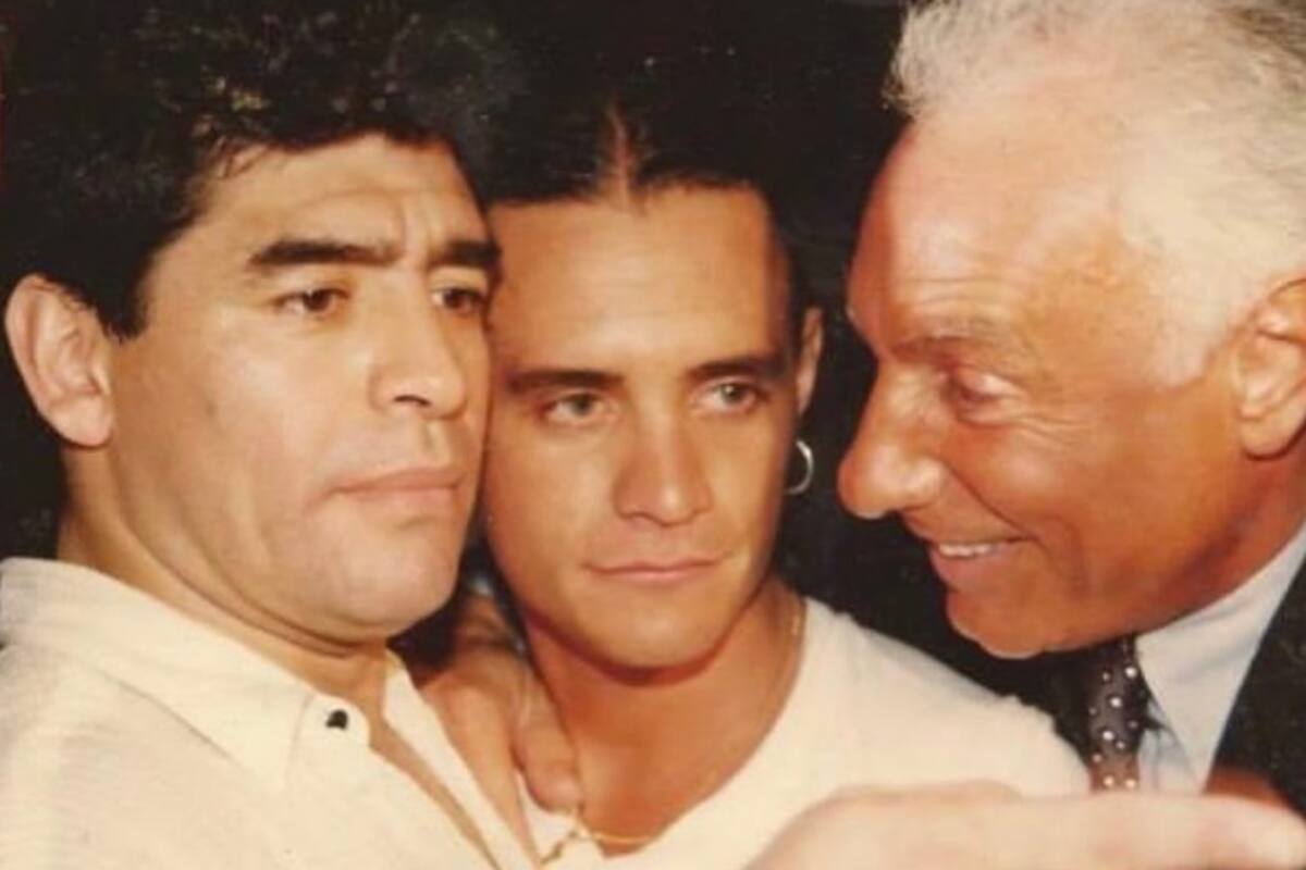 Roberto Edgar, de Volcán, junto a Diego Maradona y Guillermo Coppola