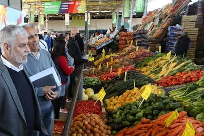Roberto Feletti en el Mercado Central
