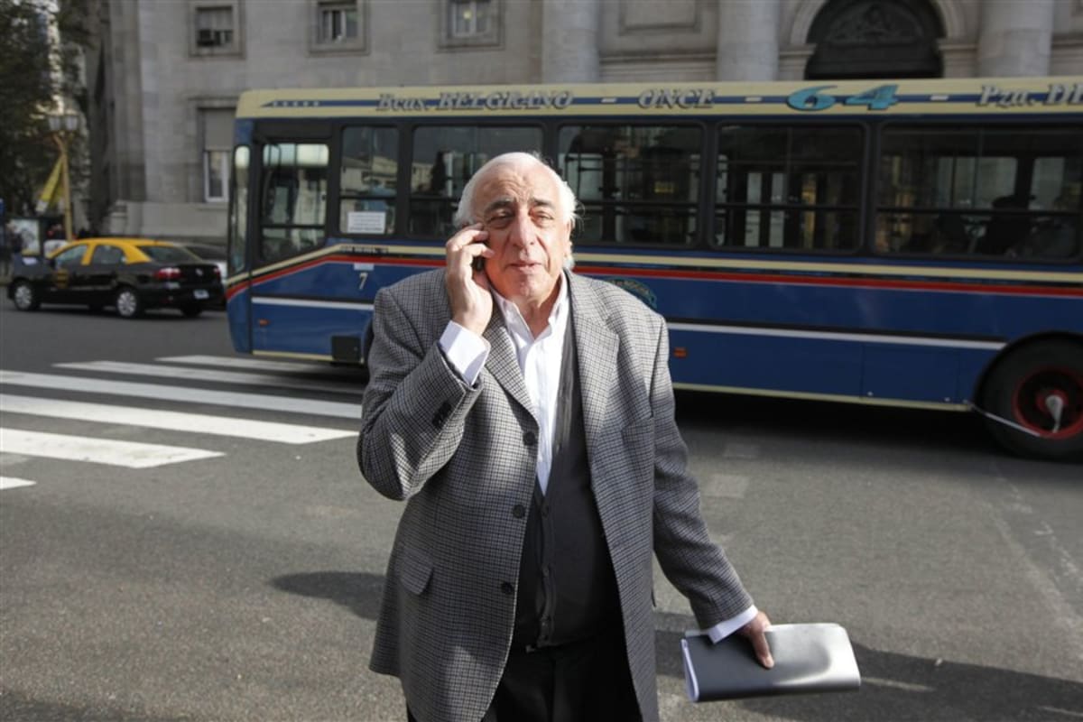 Roberto Fernández, el jefe de los colectiveros de la UTA, ayer, camino a la Casa Rosada