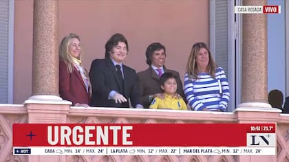 Roberto Funes Ugarte junto a Javier Milei y Pedro, que cumplió su sueño