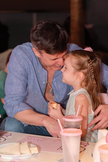 Roberto García Moritán
protagoniza un tierno momento
con su hija menor