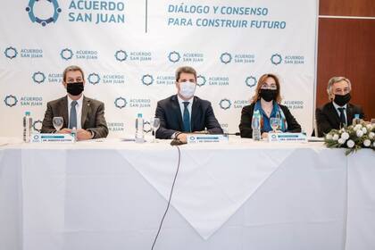 Roberto Gattoni, Sergio Uñac, la juez Adriana García Nieto y el senador Roberto Basualdo