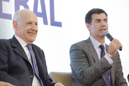 Roberto Lavagna transformaría los planes sociales en un programa de formación laboral con sindicatos, empresarios y sociedad civil