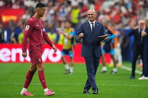 Un reemplazante "copero" y los 12 entrenadores que se fueron durante el Mundial