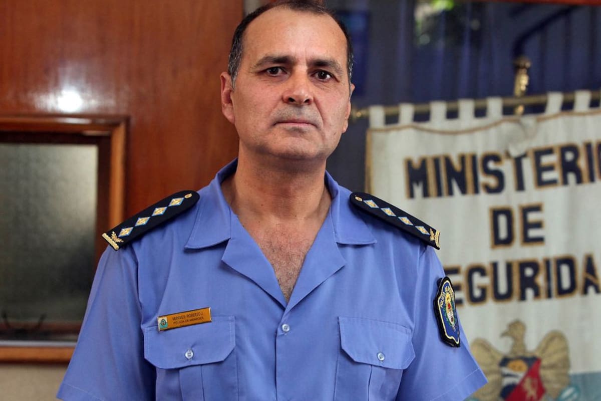 Roberto Munives, el jefe de policía de Mendoza renunció en medio de un escándalo.
