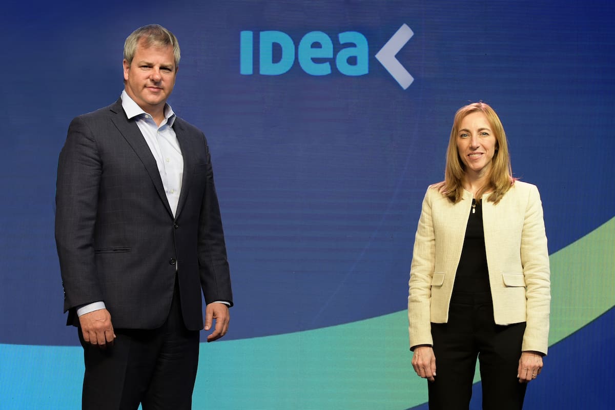 Roberto Murchison, presidente de IDEA, y Paula Altavilla, presidente del 57° Coloquio