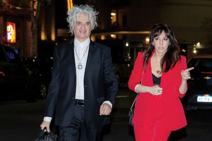 Roberto Pettinato asistió en compañía de su hija, Tamara. El saxofonista fue parte del show que hicieron Charly y otros músicos después de la torta.