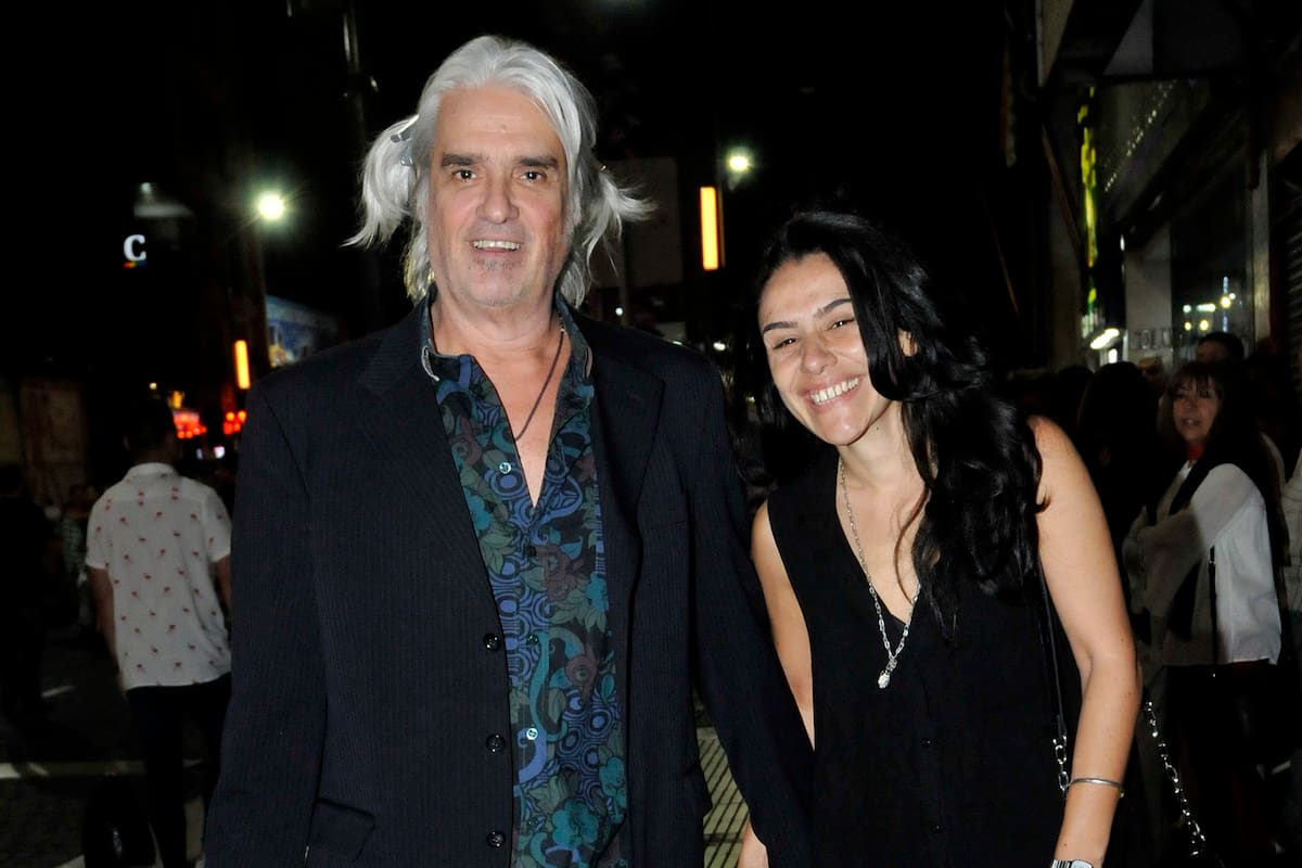 Roberto Pettinato fue al teatro acompañado de su nueva novia, Lucía, y se refirió a las denuncias de acoso que hicieron en su contra algunas excompañeras de trabajo