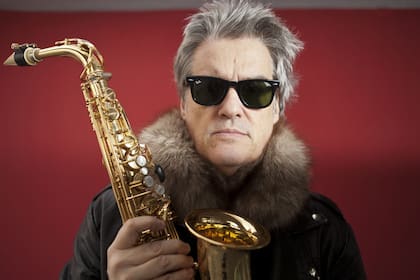 Roberto Pettinato se hizo conocido como saxofonista de Sumo, pero con el tiempo desarrolló una carrera en los medios