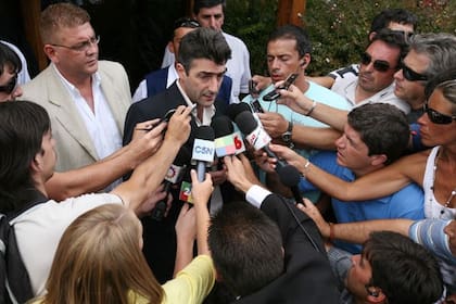 Roberto Porretti contesta las preguntas de los periodistas, pero no hace referencia a la acusación por extorsión