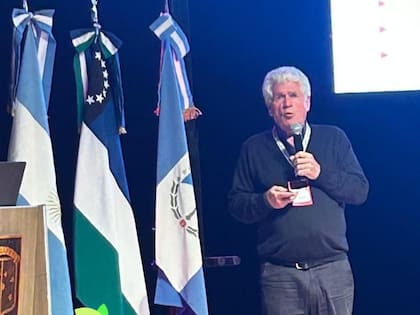 Roberto Rapela en el VI Congreso de Fitopatología