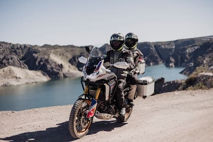 Roberto realizó un viaje en moto por Europa junto a su esposa que le cambió la mirada sobre muchos temas