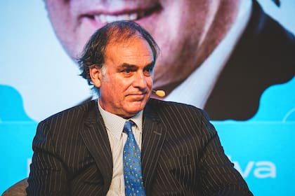 Roberto Silva, presidente de la CNV, explicó que la medida "abre oportunidades reales para que los jóvenes comprendan el valor de planificar, ahorrar y construir su futuro desde hoy"