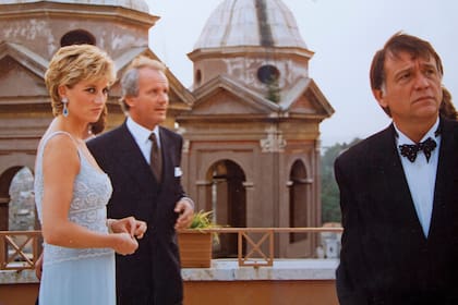 Roberto y Diana en el hotel Hassler, en Roma, junto al ministro de Relaciones Exteriores de Italia