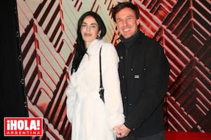 Roberto y Priscila posan tomados de la mano.