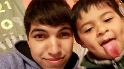 Roberto y su hermano menor
