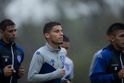 Robertone elogia a los DT que lo marcaron: "Marcelo Gómez y Gabriel Heinze. El Negro me hizo debutar en primera y me abrió las puertas al fútbol profesional. Y Gaby me exigió al máximo para que explotara mis virtudes".