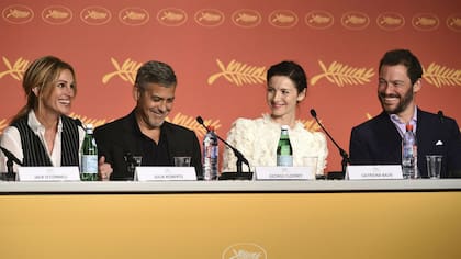 Roberts, Clooney, Caitriona Balfe y Dominc West, el elenco de El maestro del dinero