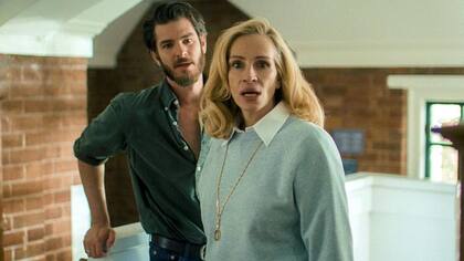 Roberts interpreta a la profesora Alma, mientras que Andrew Garfield hace el papel de un colega al que acusan de violación.