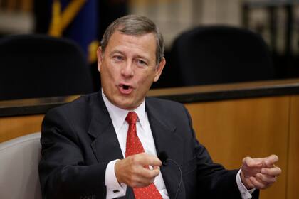 Roberts rechaza petición de Trump de destituir juez que falló contra su plan de deportación