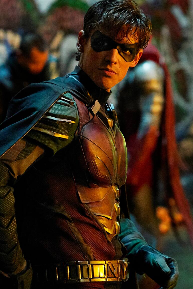 Brendon Thwaites es Dick Grayson en Titanes