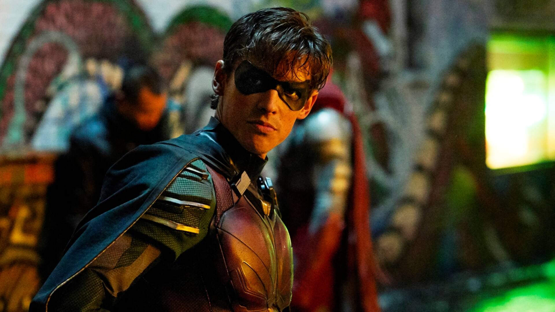 Brendon Thwaites es Dick Grayson en Titanes