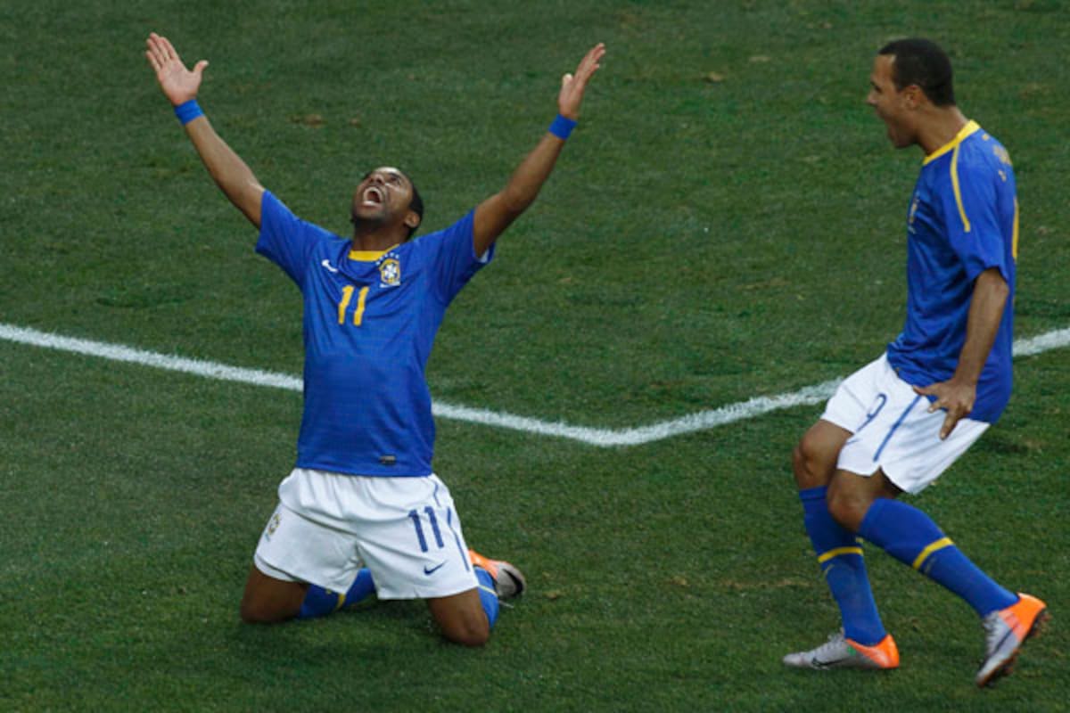 Robinho festeja; Luis Fabiano se suma