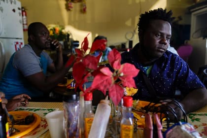 Robins Exile, un refugiado haitiano, en Tijuana, México el 20 de septiembre del 2021. Exile llegó a Tijuana después de cambiar sus planes de ir a la frontera con Texas, donde miles de refugiados haitianos están siendo deportados