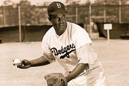 Robinson le abrió las puertas a muchos afroamericanos y latinos en la MLB