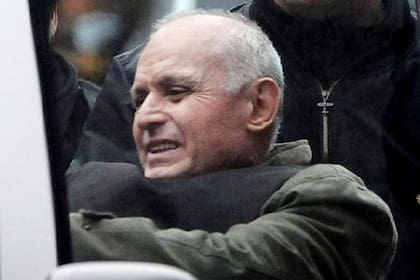 Robledo Puch en una de sus pocas salidas de la cárcel para someterse a estudios médicos