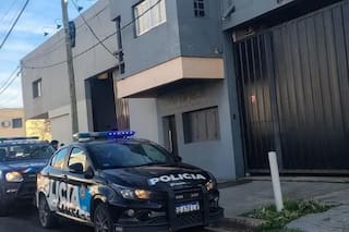 Millonario golpe de una banda de boqueteros en una distribuidora de bebidas
