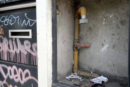 Robo de caños de bronce de medidores de gas en el barrio San Carlos de La Plata