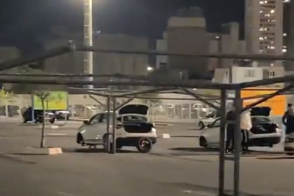 Robo de ruedas de autos estacionados en el Carrefour de Avellaneda, el último sábado