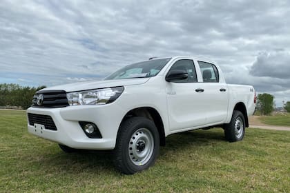 Robusta y confiable, así es la Toyota Hilux DX