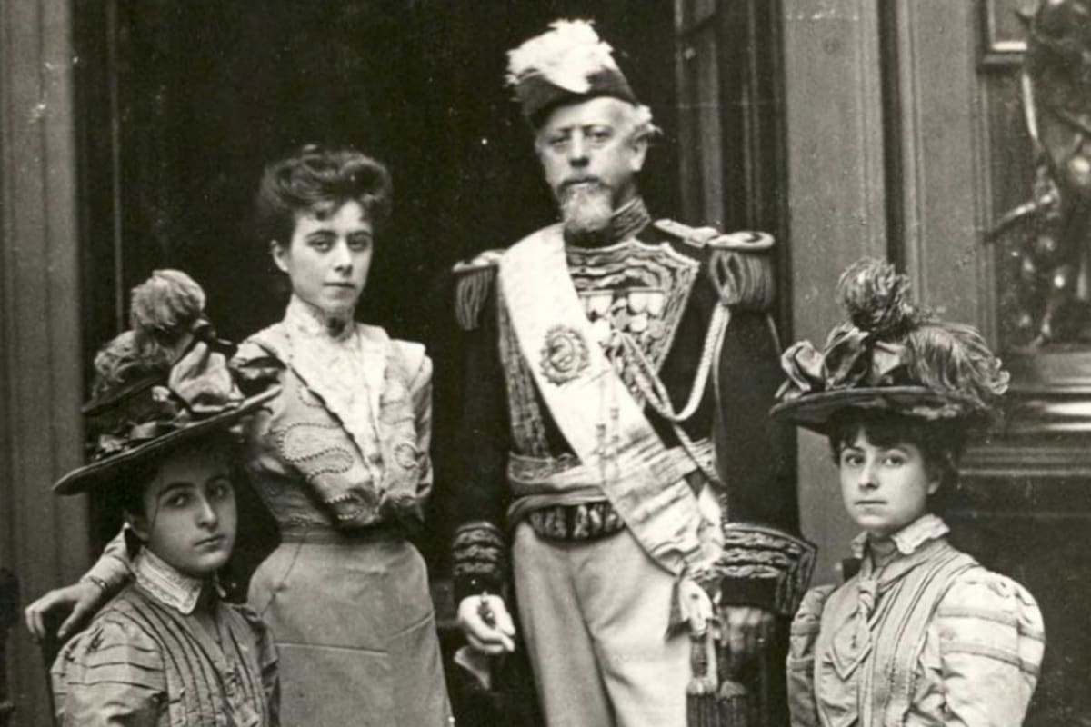 Roca con sus hijas (Museo Roca)