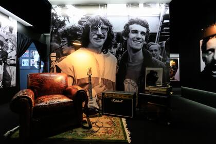 Rocca Box, la exposición de fotos interactiva que te sumerge en el rock nacional de los años 80 (Foto: LA NACION)