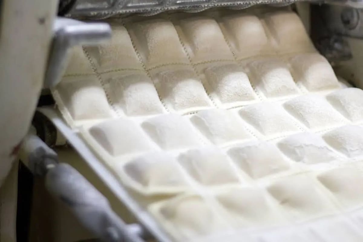 Rochino empezó en un comedor de casa de familia, con una inversión de $100, y hoy produce, entre sus dos fábricas, 170.000 productos mensuales