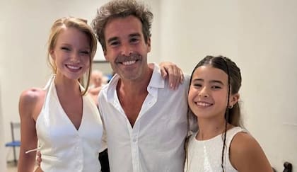 Rocío Pardo y Nicolás Cabré se casaron por civil acompañados por Rufina, la hija del actor y la China Suárez (Foto: Instagram @rrociopardo)