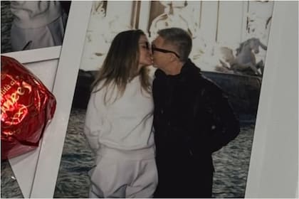 Rocío Robles y Adrián Suar a los besos en Italia