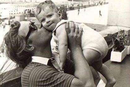 Rocío Sueiro confiesa que su padre grabó la primera vez que ella pronunció la palabra "papá"